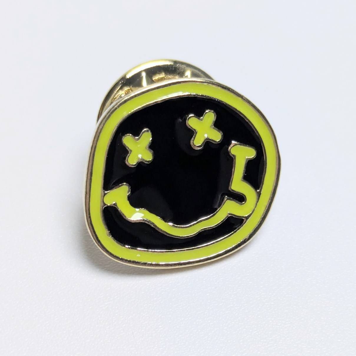 ニルヴァーナ NIRVANA ピンバッジ　貴重　バンド 送料無料！ ☆ピンズ PINS☆ピンバッジ 【 Nirvana ( ニルヴァーナ