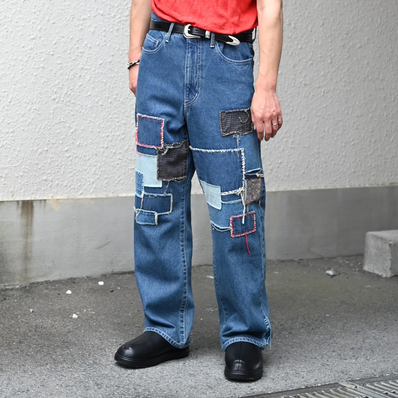 クオンサシコギャルズスウェット、デニムパンツ新作コーディネート