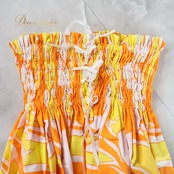 フラダンス 衣装 パウスカート オレンジ系 ハワイアンプリント フラワープリント 花柄 植物柄 アロハ フラ ダンス レッスン 練習 イエロー系 ホワイト系 橙 黄 白 シングル スカート フレアスカート 軽やか 華やか 鮮やか かわいい おしゃれ 上品 明るい お洒落 夏用 かわいらしい フェス パーティー ダンス衣装 ハワイ風 トロピカル リゾート ふんわり