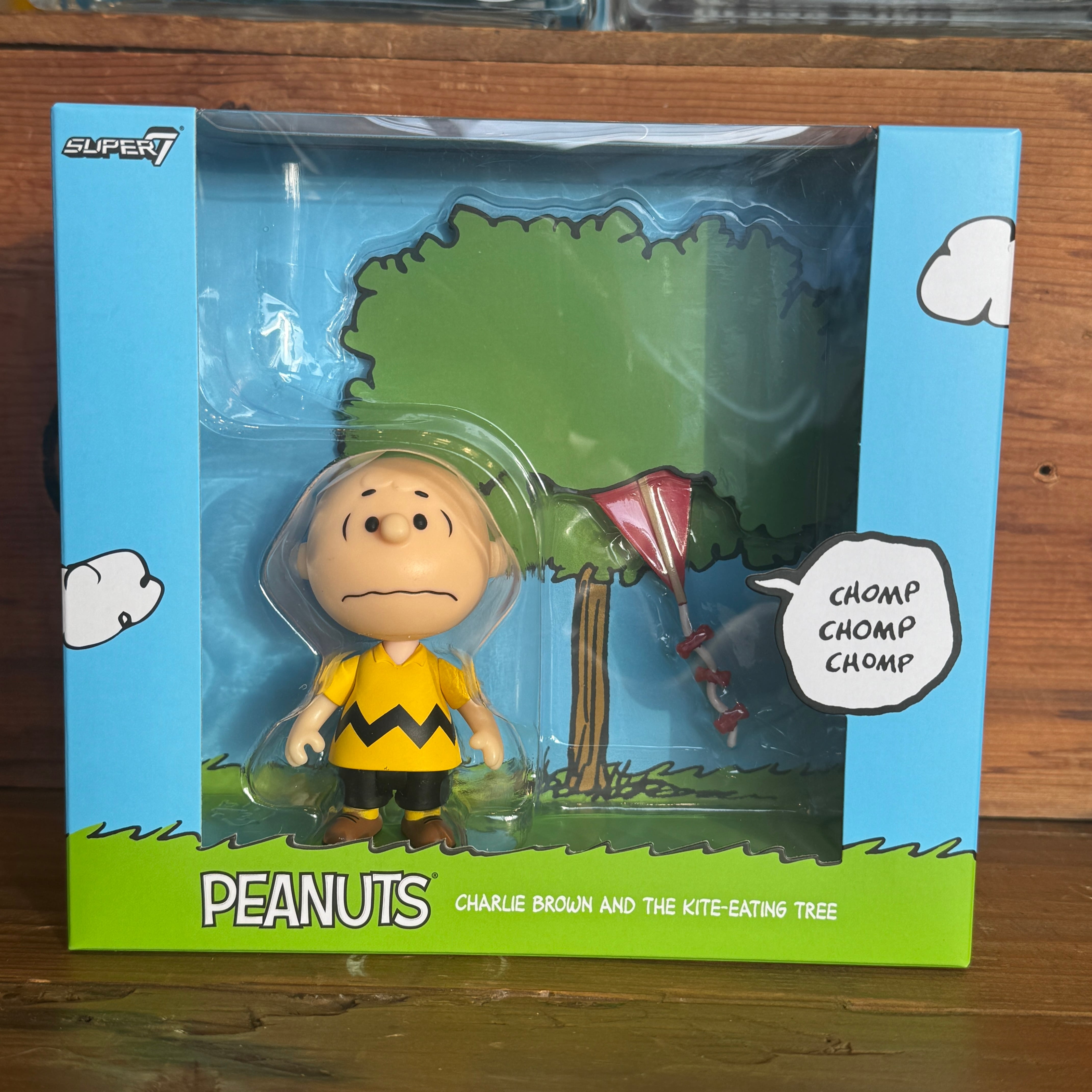【Super7】 Peanuts ReAction Figures - Charlie Brown (Kite Eating Tree)
