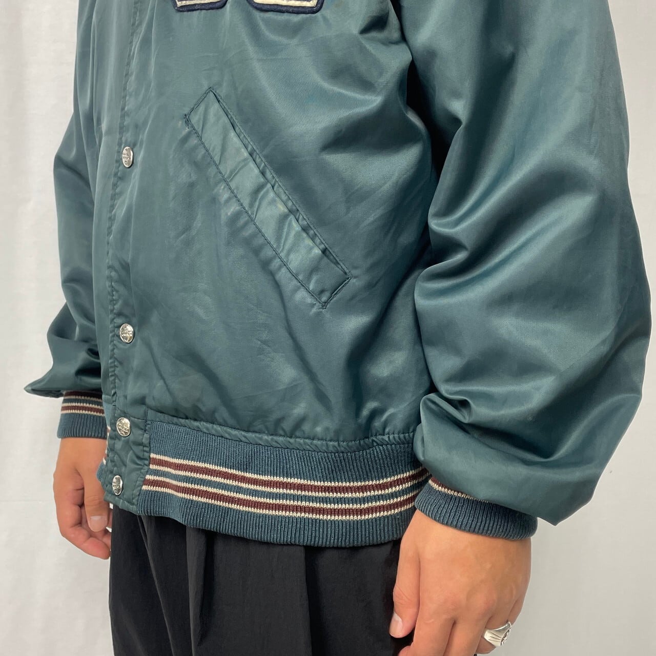 80〜90年代 ユーロ Chevignon シェビニオン ナイロンサテン スタジャン 