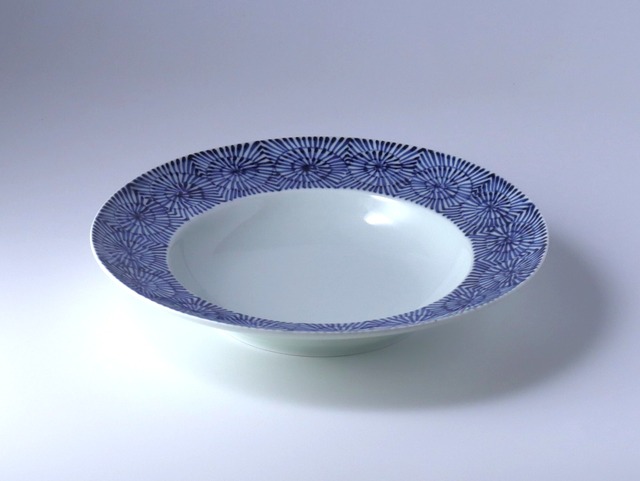 パスタ皿　染付蛸唐草　