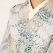 「円やかな、白檀の香り」ピーコック柄〜セオアルファ 浴衣・夏着物・単衣