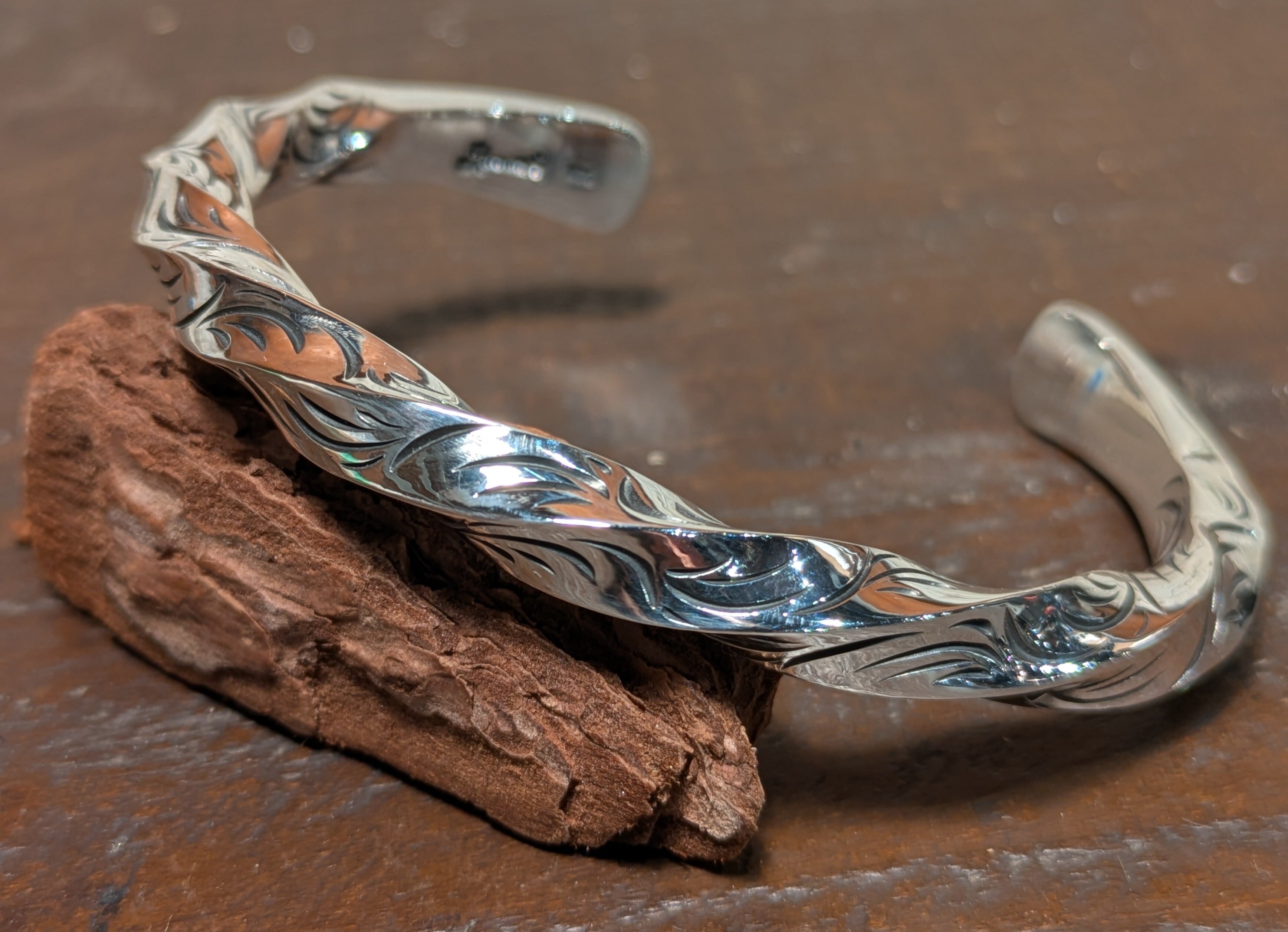 希少　ヴィンテージ　シルバー　925 ツイスト　アンティーク　バングル　アメリカ シルバー 925 6mm角 唐草彫りツイストバングル