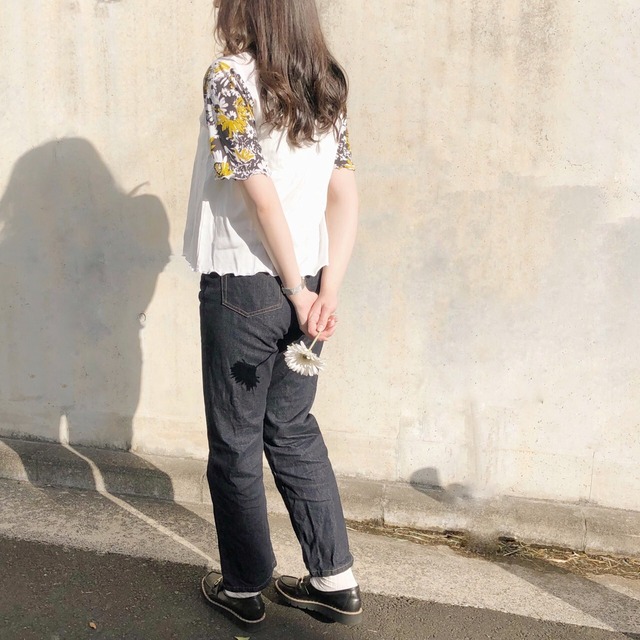 大きな花柄が可愛いトップス 柄スリーブTシャツ｜ブラック｜画像4