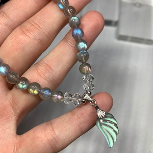 no2ラブラドライト×羽デザインブレスレット