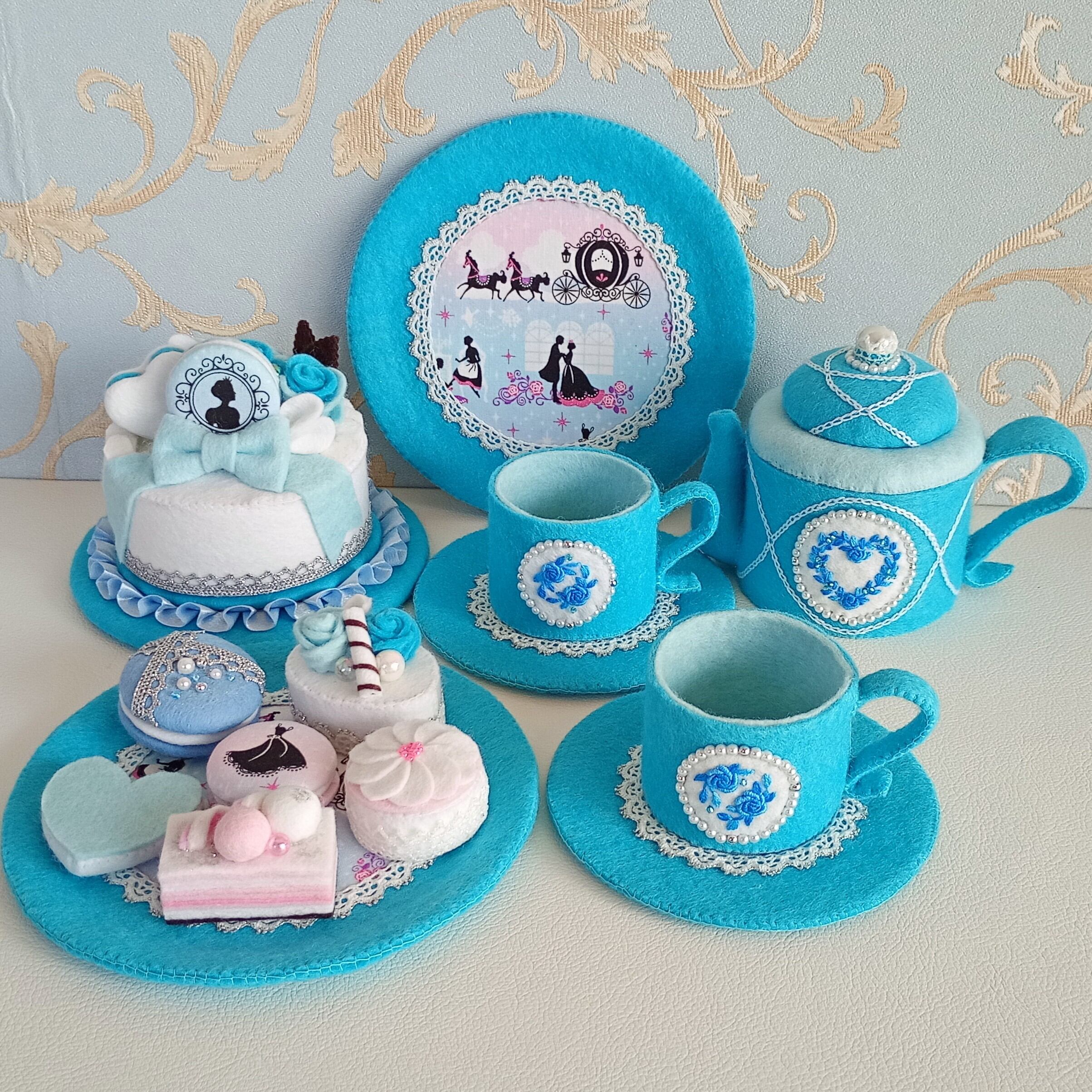 カナの青い箱【フェルト＆刺繍のおままごと】