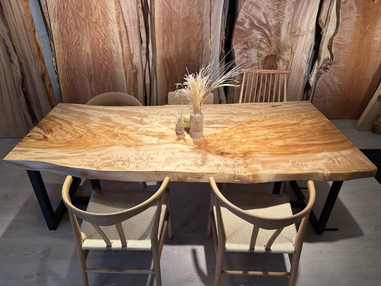 栃　トチ　一枚板テーブル　ローテーブル　店舗什器　ディスプレイ　アイアン　民泊 eb6ec12da59bfa40e25ad8396d6f7c