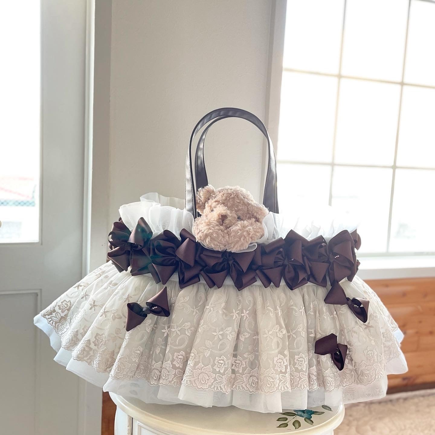 4キロまでサイズ カゴキャリーバッグ "レースドレス" ペット用バッグ/淡グレージュ×ブラウン