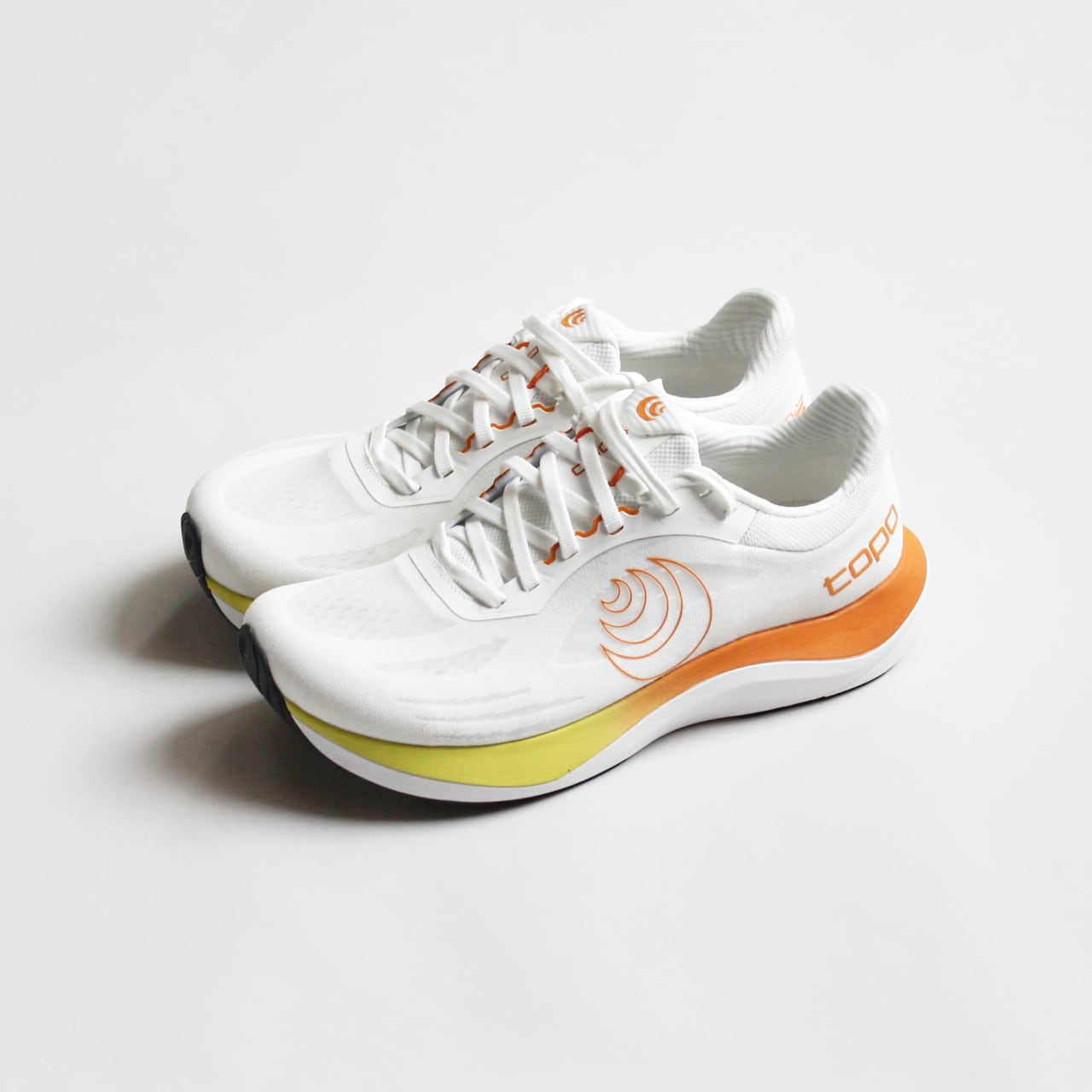 Topo Athletic(トポ アスレチック) ULTRAFLY 6(ウルトラフライ 6)-White/Yellow メンズ ロードランニングシューズ