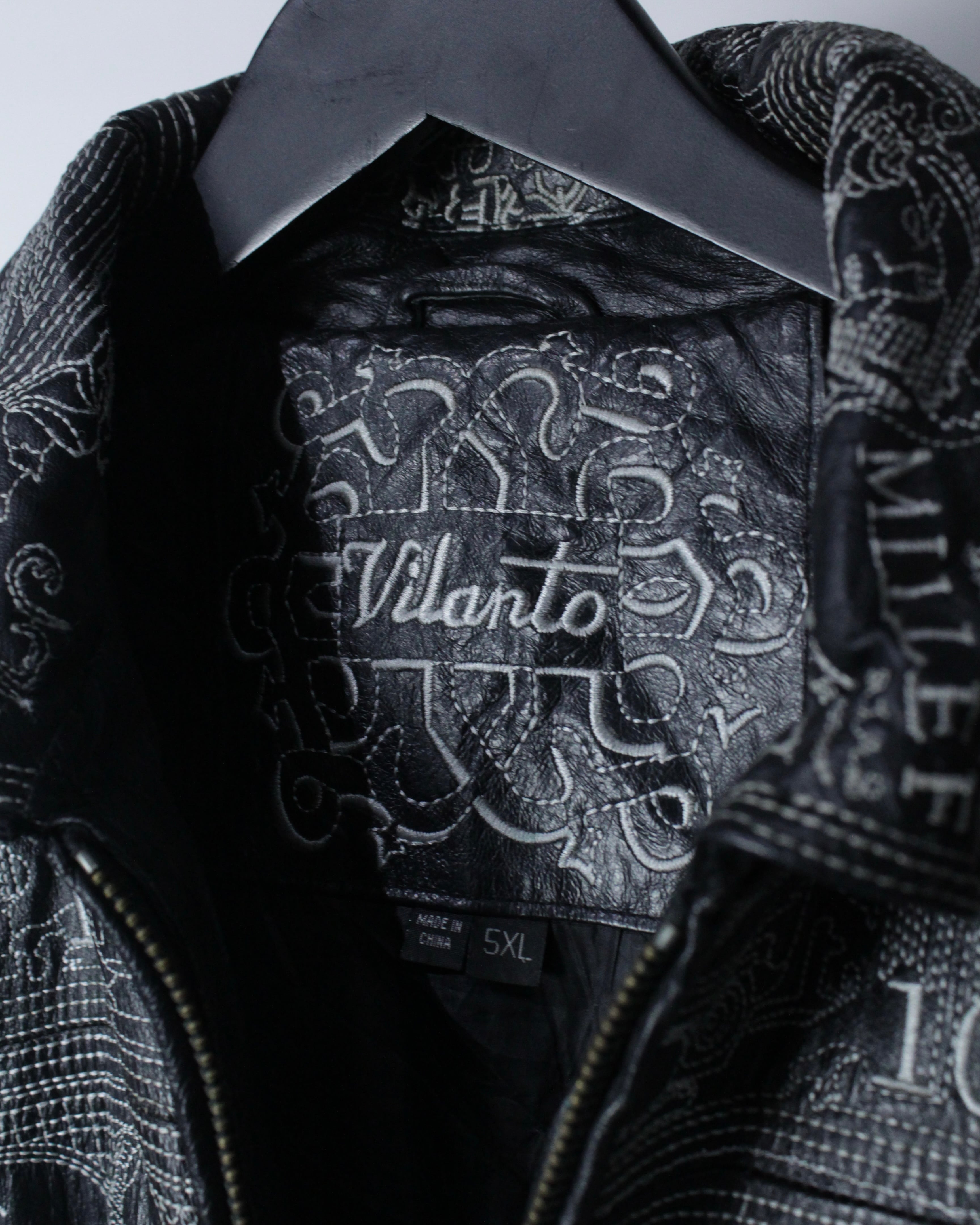 Caka BLACK】Various Bill Total Embroidery Vintage Leather Jacket