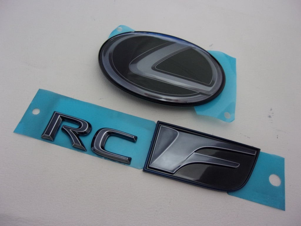 レクサスRCF後期プラチナブラック加工エンブレム　新品　純正品使用 レクサスRCF後期 プラチナブラックエンブレム 2点 新品 純正品使用