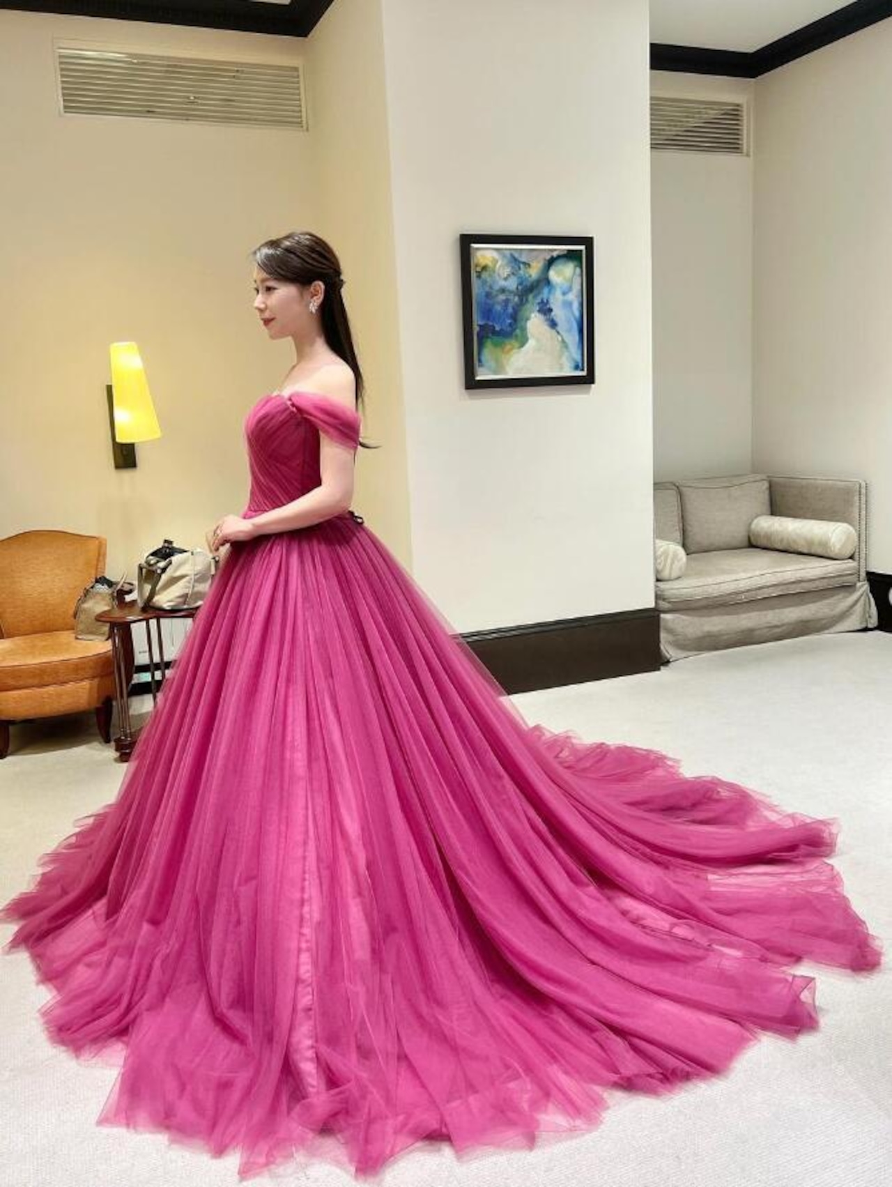 ウェディングドレス カラードレス オフショルダー ビビッドピンク  