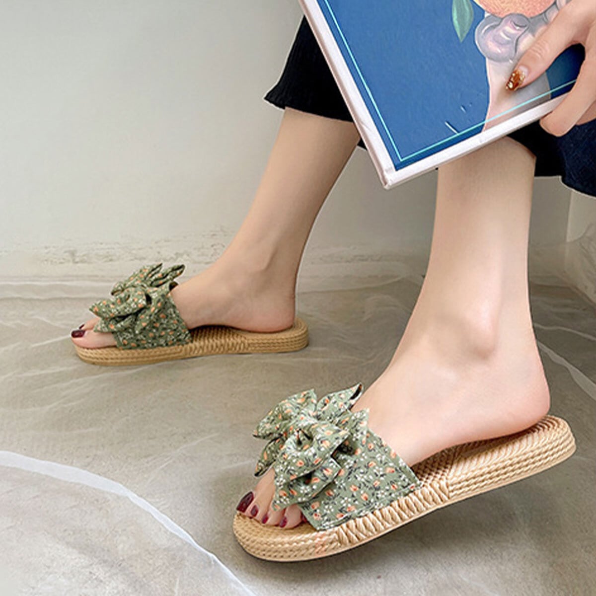 ビーチサンダル リボン ぺたんこ レディース 夏 小花柄 サンダル きれいめ 大人 かわいい おしゃれ リゾート ビーチ プール レジャー 軽量 歩きやすい 疲れにくい 大人可愛い 大人女子