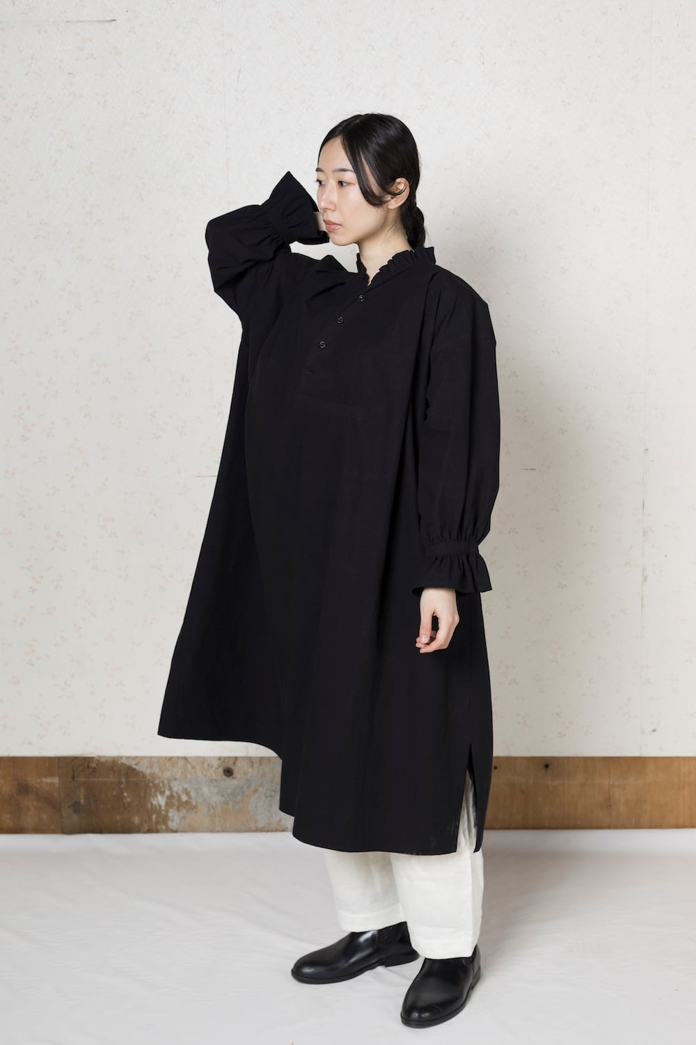 フリルカラーシャツワンピース(ブラック)|Frilled collar black dress