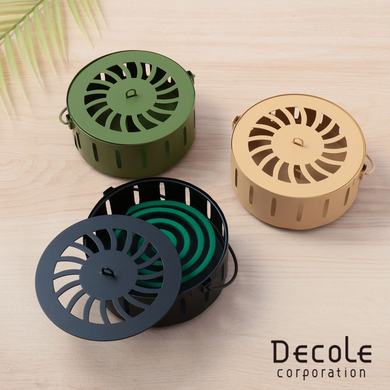 蚊取り線香入れ おしゃれ オシャレ かわいい アイアン 蚊取り線香ホルダー キャンプ アウトドア 大きめ ベランダ 庭 虫よけ 虫除け グッズ 蚊遣り 蚊やり 持ち運び 床置き 蓋つき Decole デコレ SK-6255 Zk115