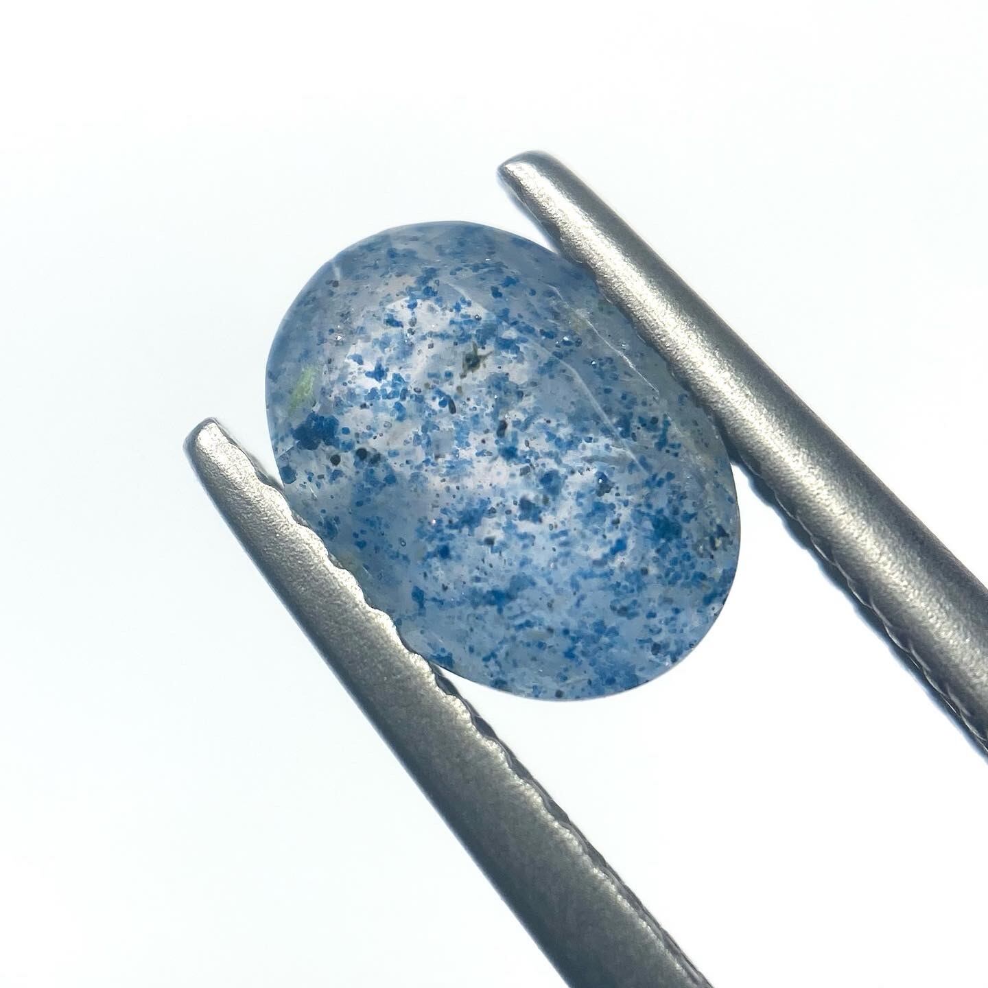 空を閉じ込めたラズライトインクオーツ