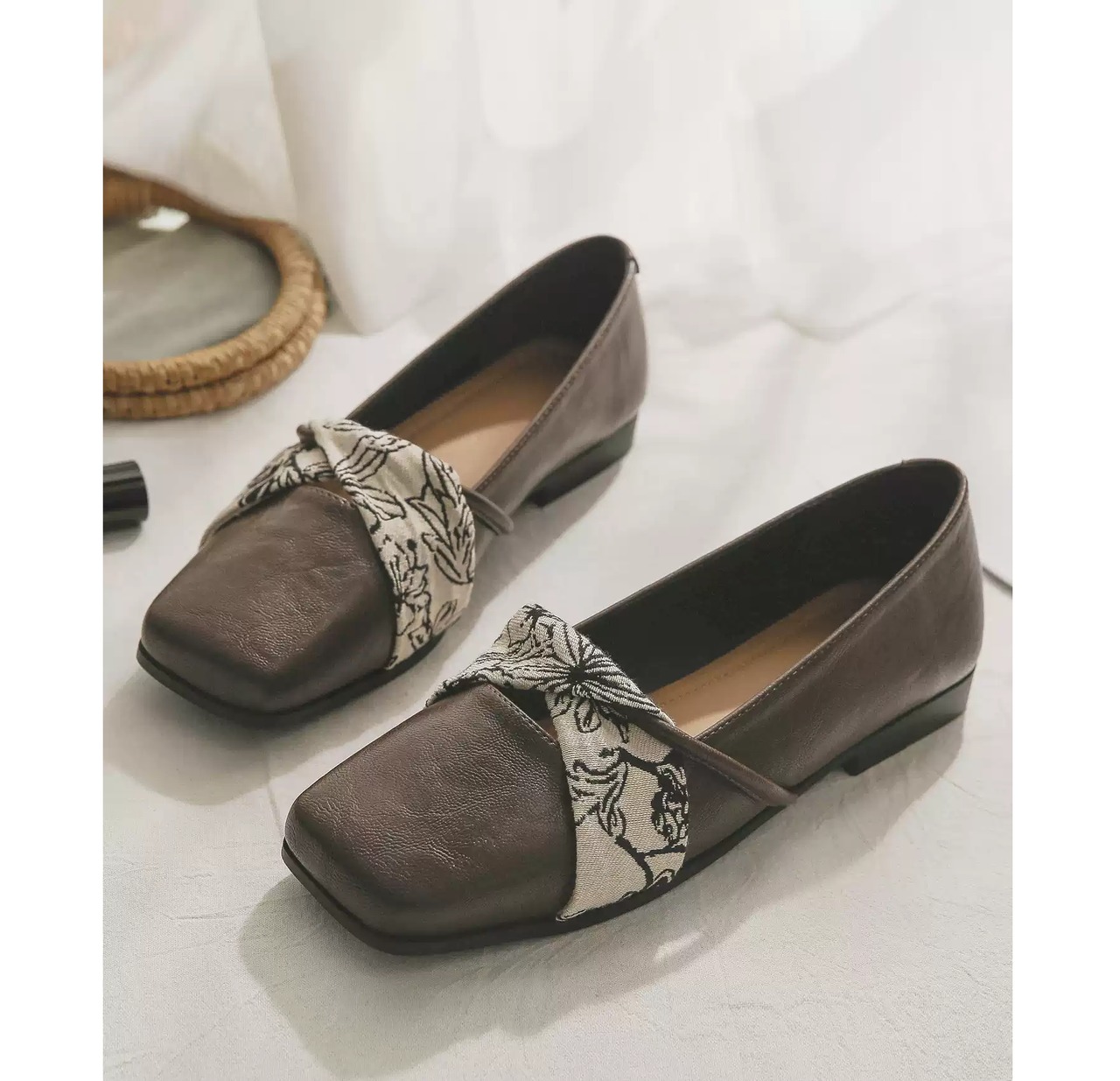 スクエアトゥクロスデザインシューズ W10391