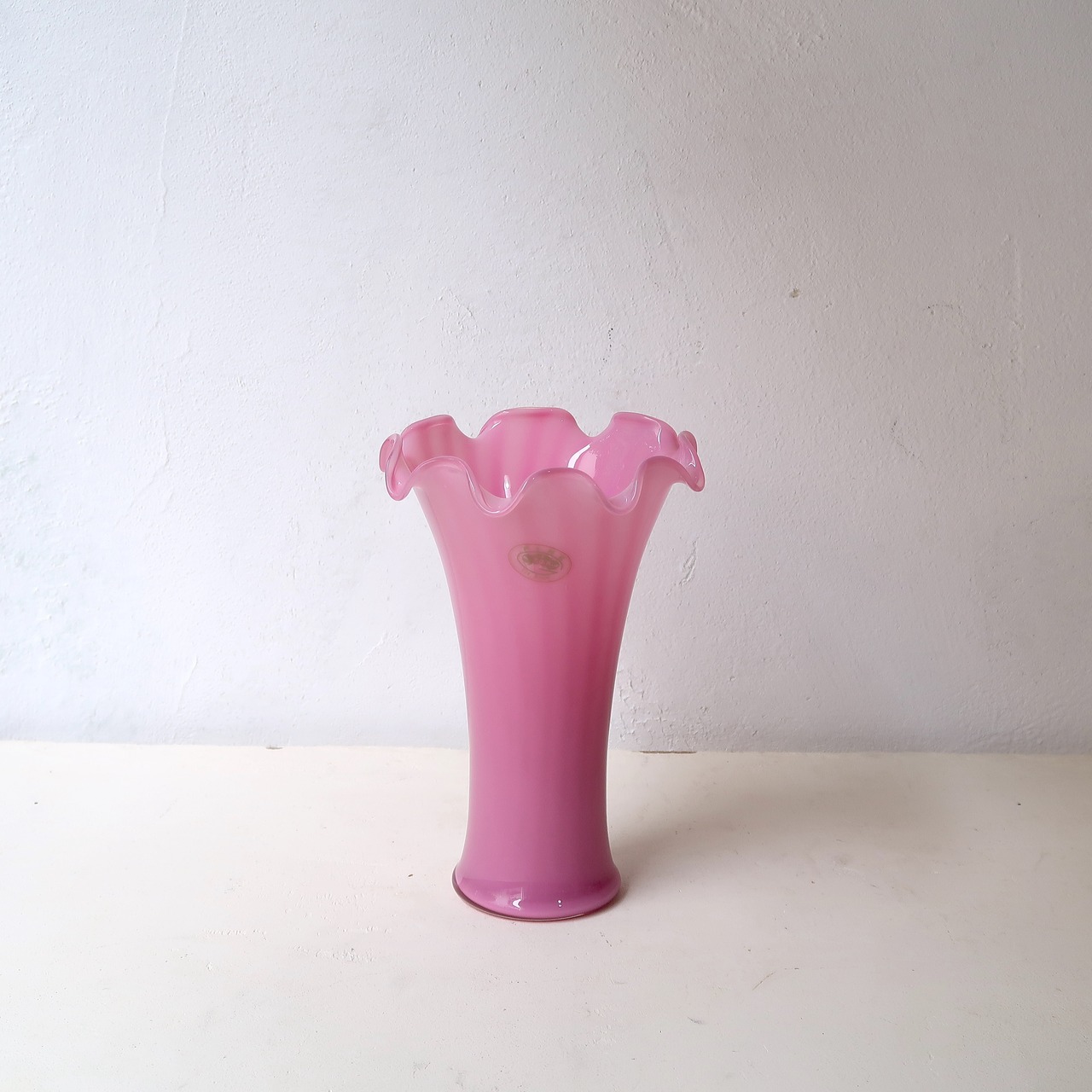 ピンクストライプの花瓶【ヒビ割れあり】