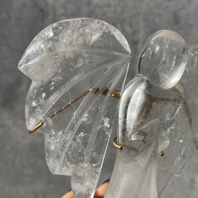 ブラジル・ゴイーア州 クリスタリーナ産 クリアクォーツ エンジェル 彫刻｜スタンド付き