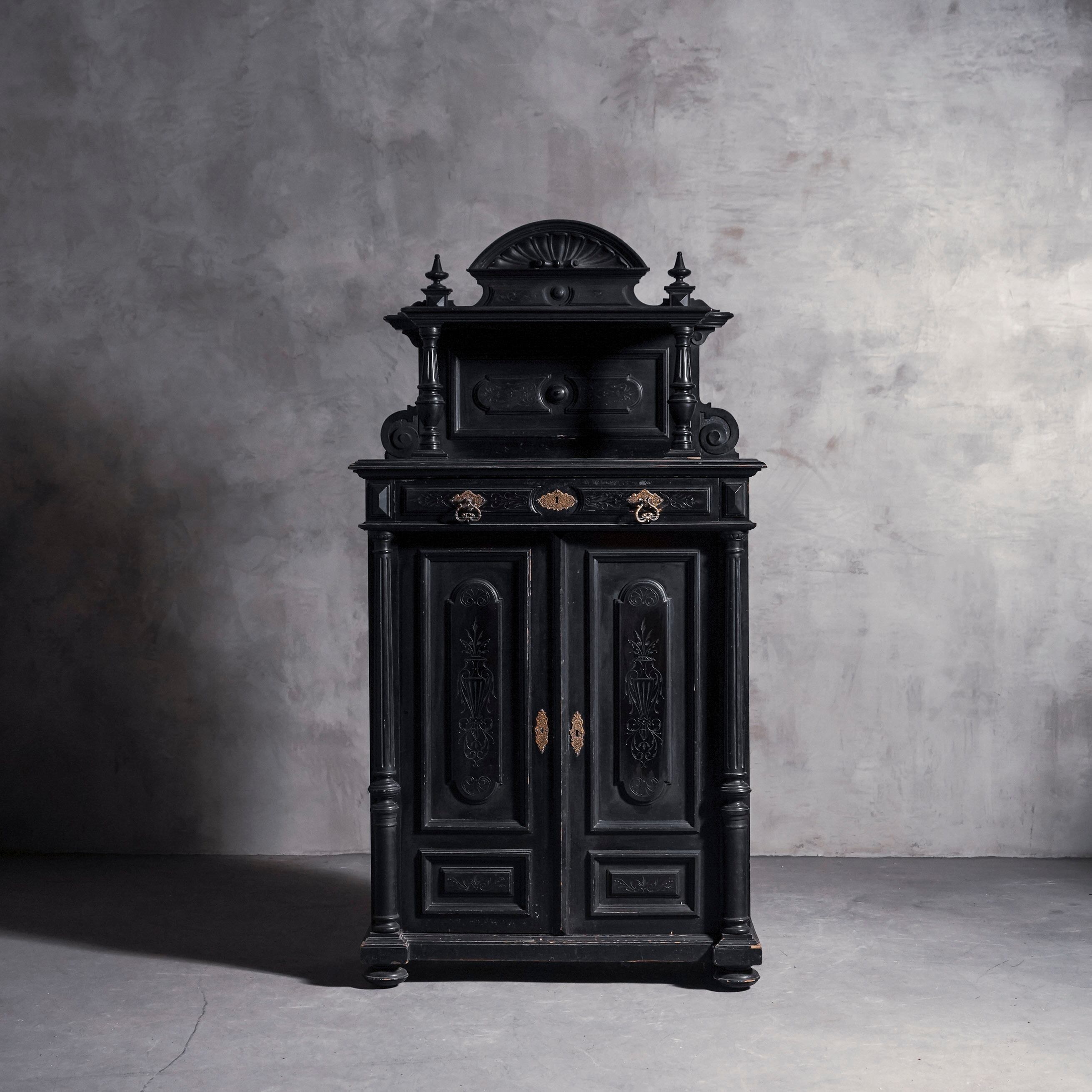 ナポレオンシェルフ装飾あり(ブラック) ナポレオンシェルフ装飾あり