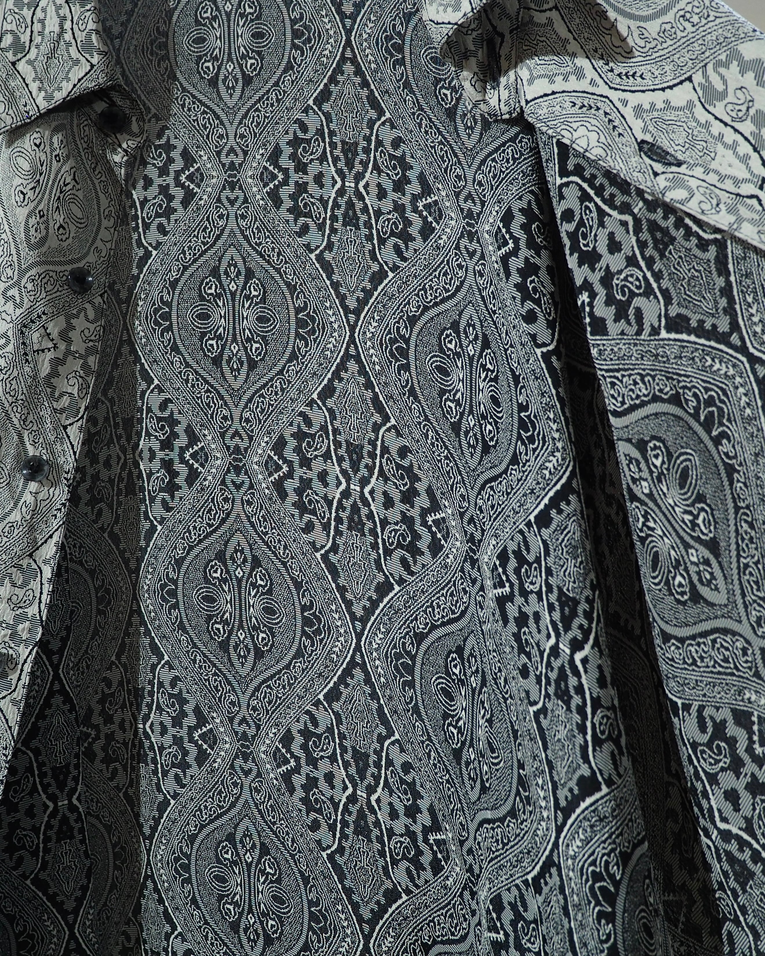 1990s " GOOUCH - Phiz " Beautiful Arabesque pattern Embroidery vintage loose Shirt