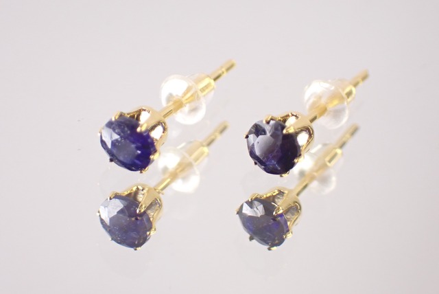 サファイアピアス　約4mm　[D9-119]