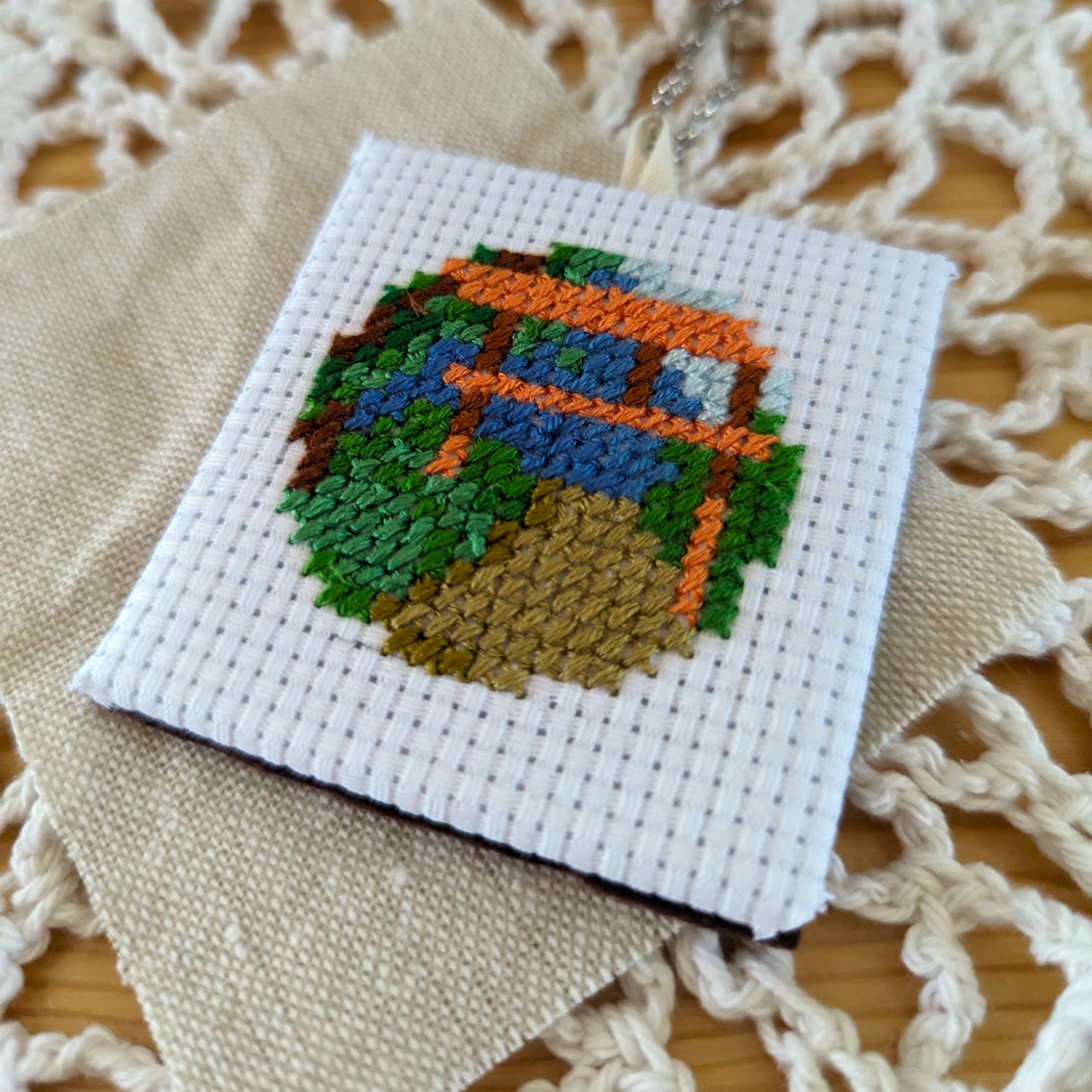 景色05（クロスステッチ アロマキーホルダーキット） | handmadebian