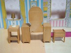 ドイツ製ドール家具セット（ベッド・ドレッサー・椅子・小引き出し・洗面化粧台・小物2点） 画像9