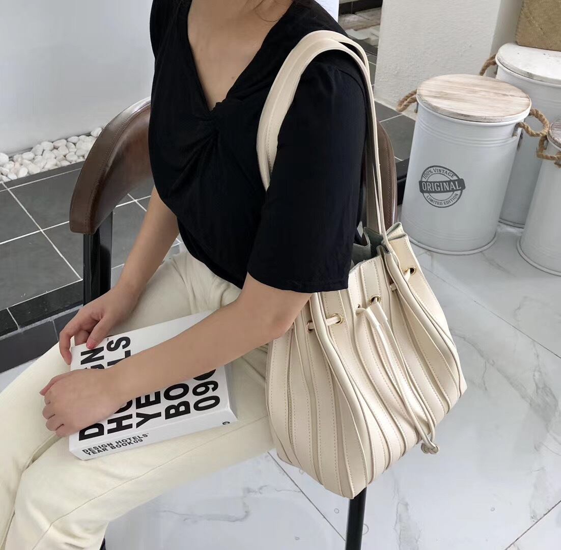 ドロストショルダーバッグ