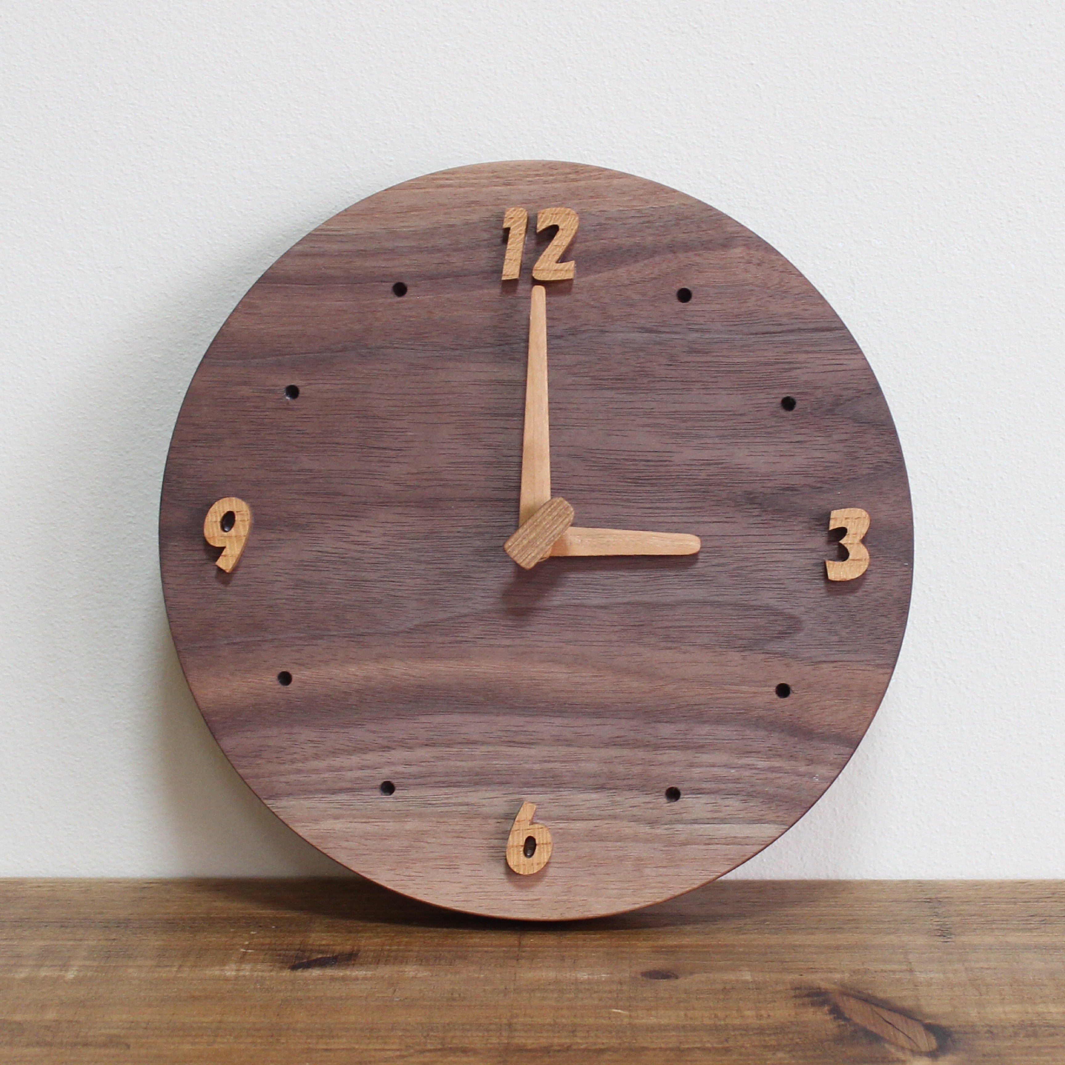 ウォールナットの掛け時計【直径21㎝】 壁掛け時計 木製 天然木