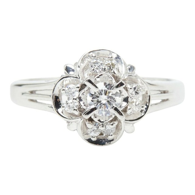 Pt900 プラチナ ダイヤモンド ダイヤ0.12ct ダイヤ0.10ct フラワーモチーフ リング 指輪 レディース 8号 【中古】