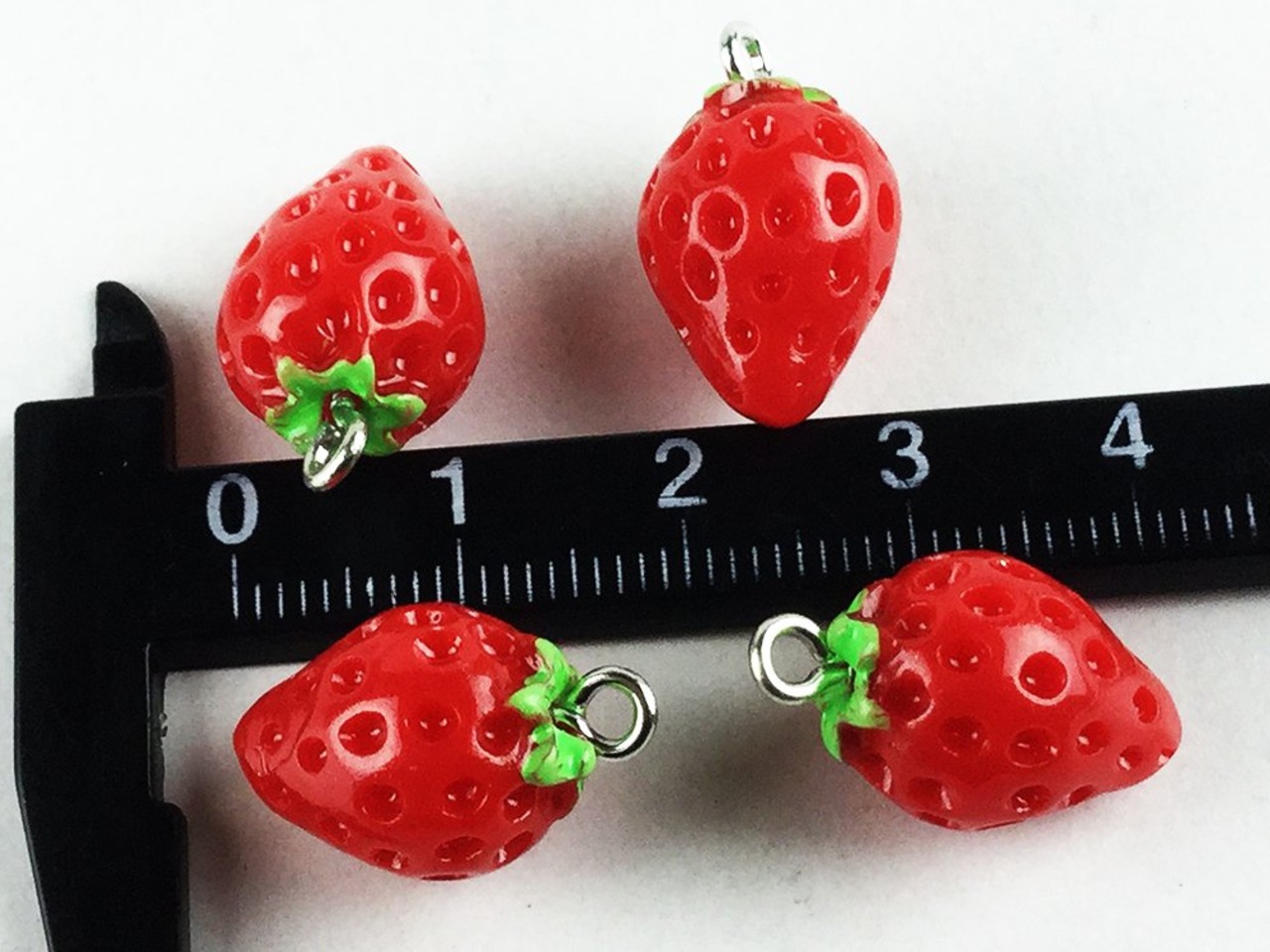 チャーム フルーツ イチゴ 10個 17mmx12mm 苺 いちご アクセサリーパーツ ハンドメイド ストロベリー （AP0233）