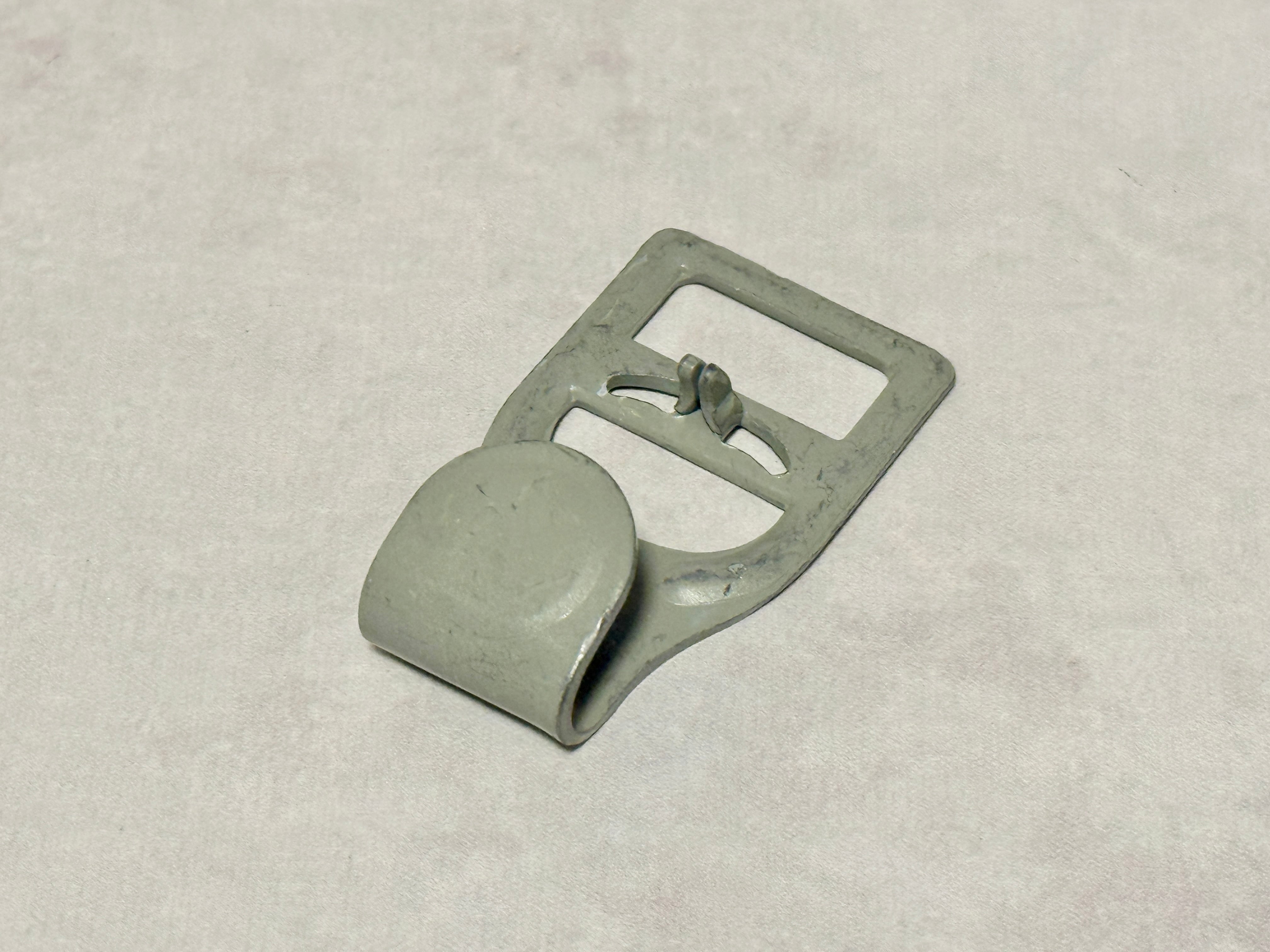 ⊞ドイツ軍＊海軍＊将官/将校用ケープ留め具/金具（実物） WWII ドイツ軍 軽装サスペンダー用フロントフック2個セット | アイヘン