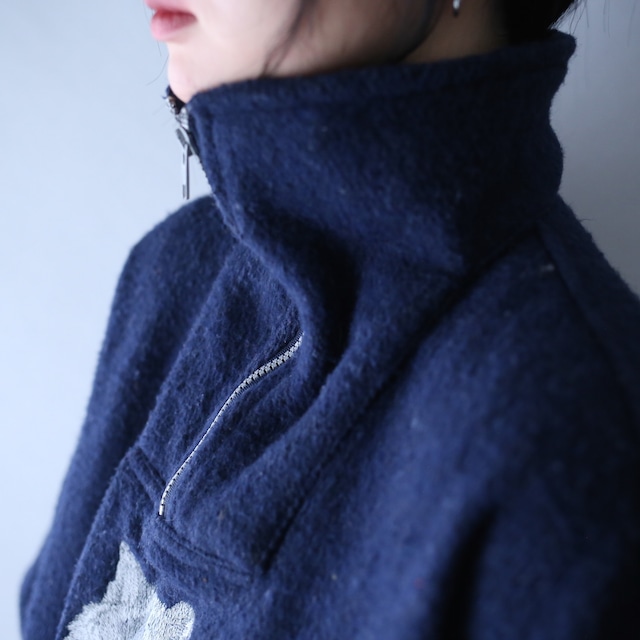 "狼×刺繍" over silhouette half-zip high-neck fleece pullover