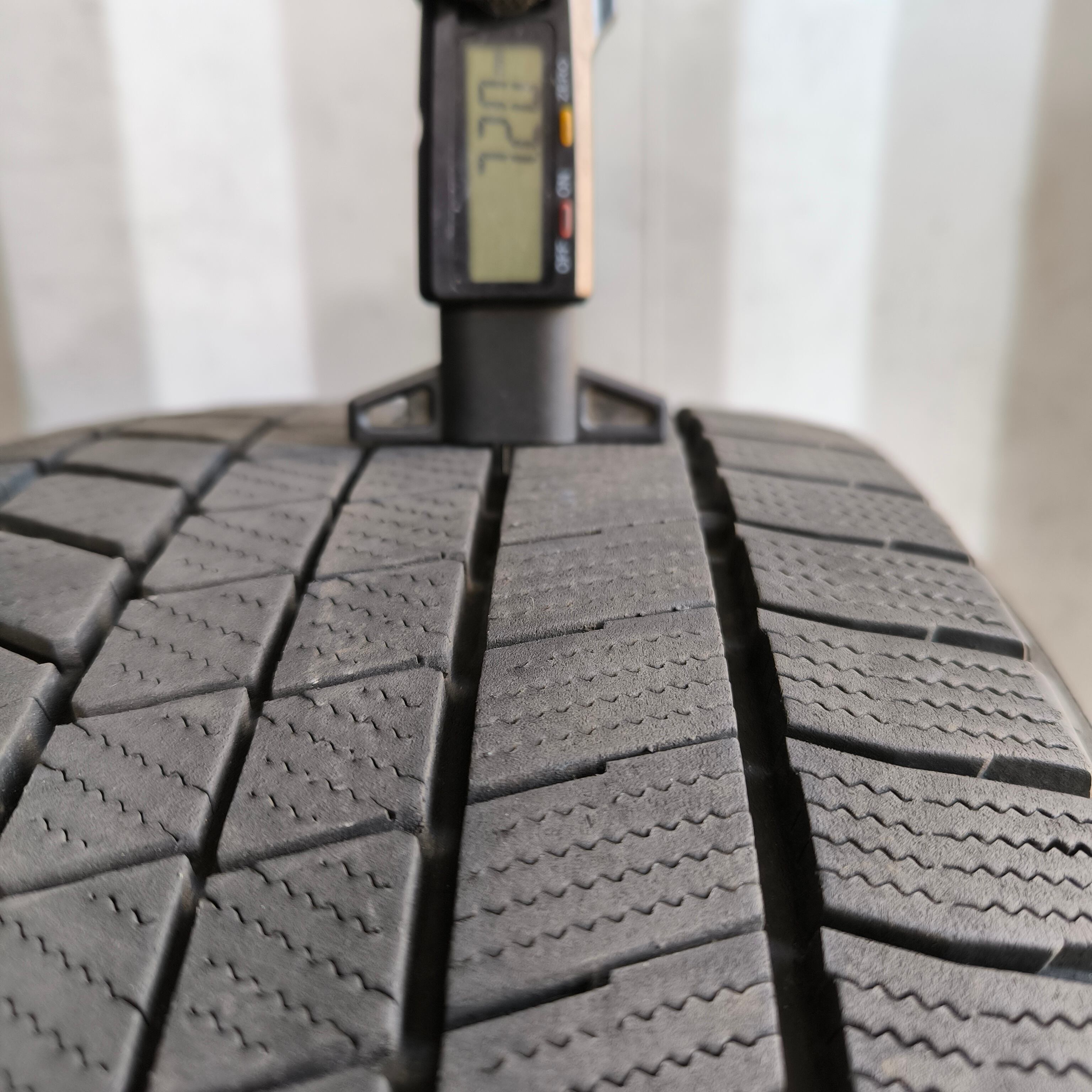 245/40R18 93Q BRIDGESTONE BLIZZAK VRX3 ブリヂストンブリザック VRX3