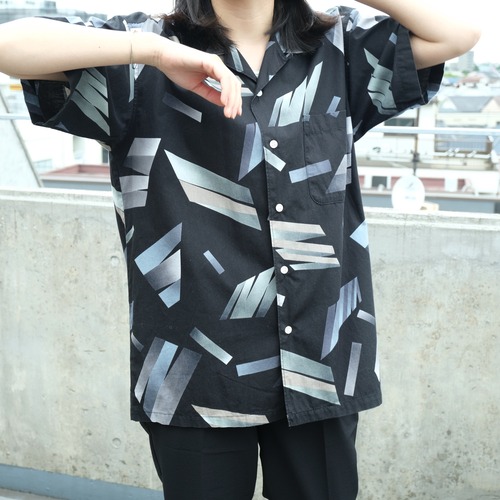 オープンカラーシャツ