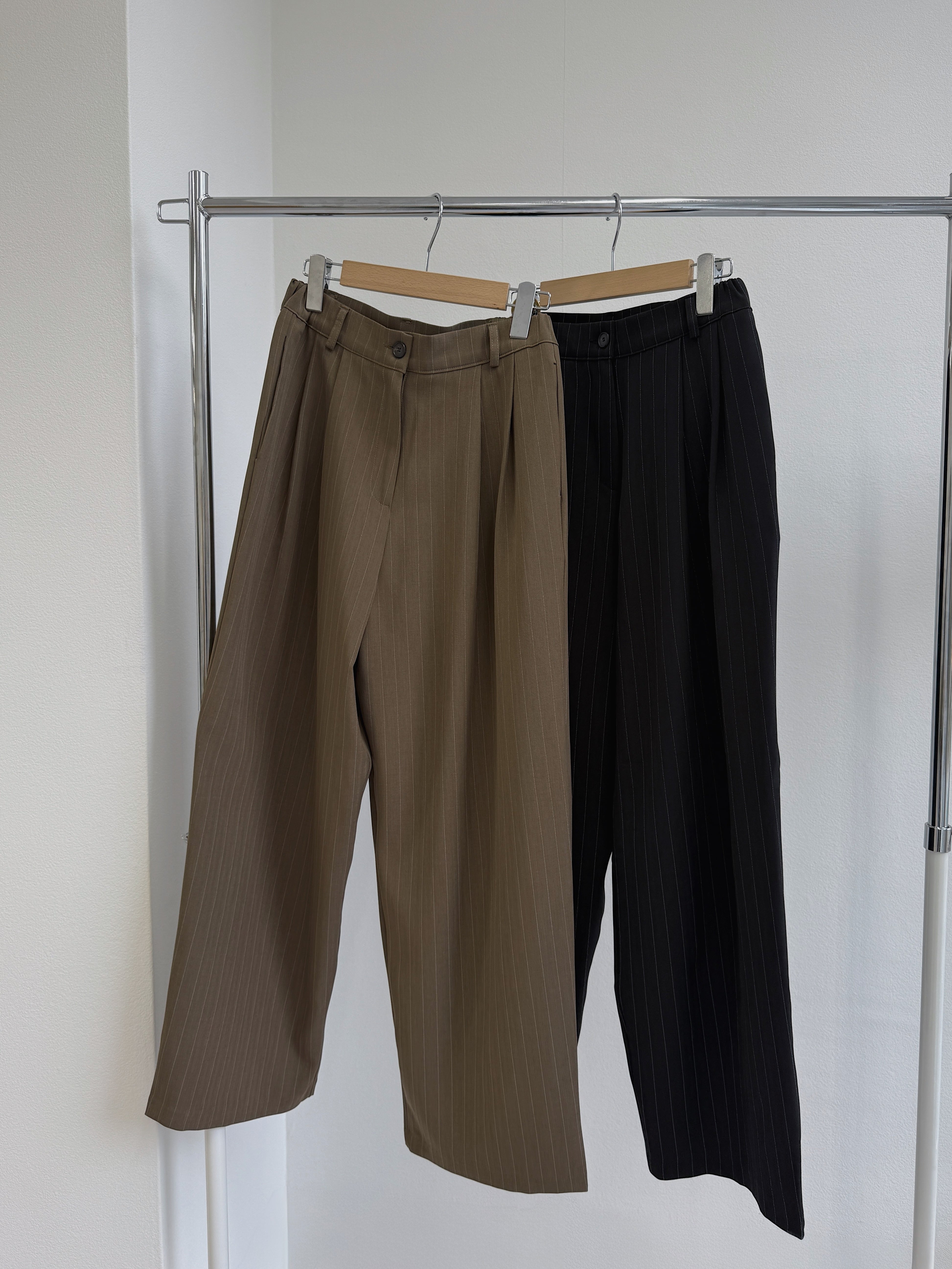 tapered tuck stripe trousers | nananamoe
