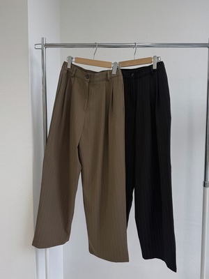 tapered tuck stripe trousers