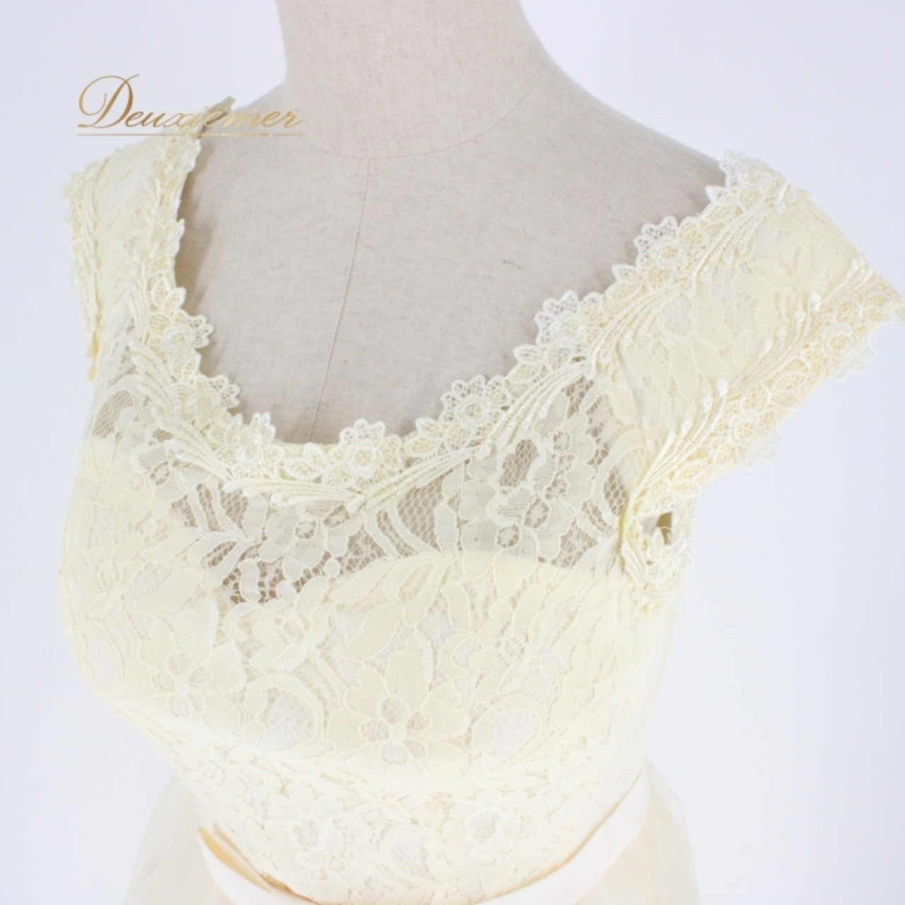 ドレス ワンピース 結婚式 二次会 演奏会 発表会 ピアノ パーティドレス ホワイト系 花柄 レース ノースリーブ ステージ衣装 カラオケ 温かみ アイボリー 洗練 存在感 フェミニン フォーマル ゆったり おしゃれ エレガント 結婚式用 パーティー用 かわいい おすすめ お出かけ 体型カバー アシンメトリー 可愛い装飾 謝恩会 学校行事 二次会服 ロマンティック 女子会