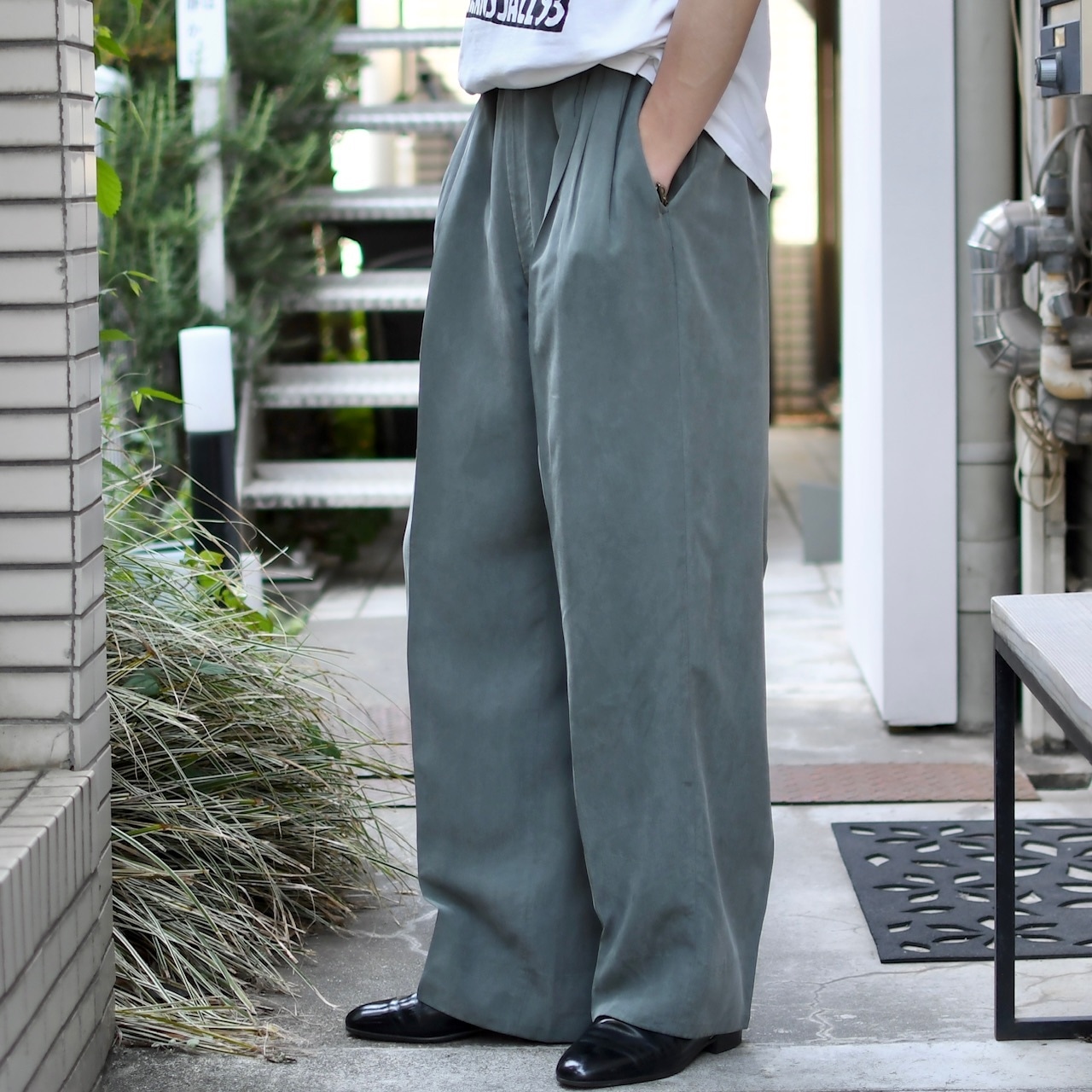 drape silhouette rayon blend 3tuck slacks