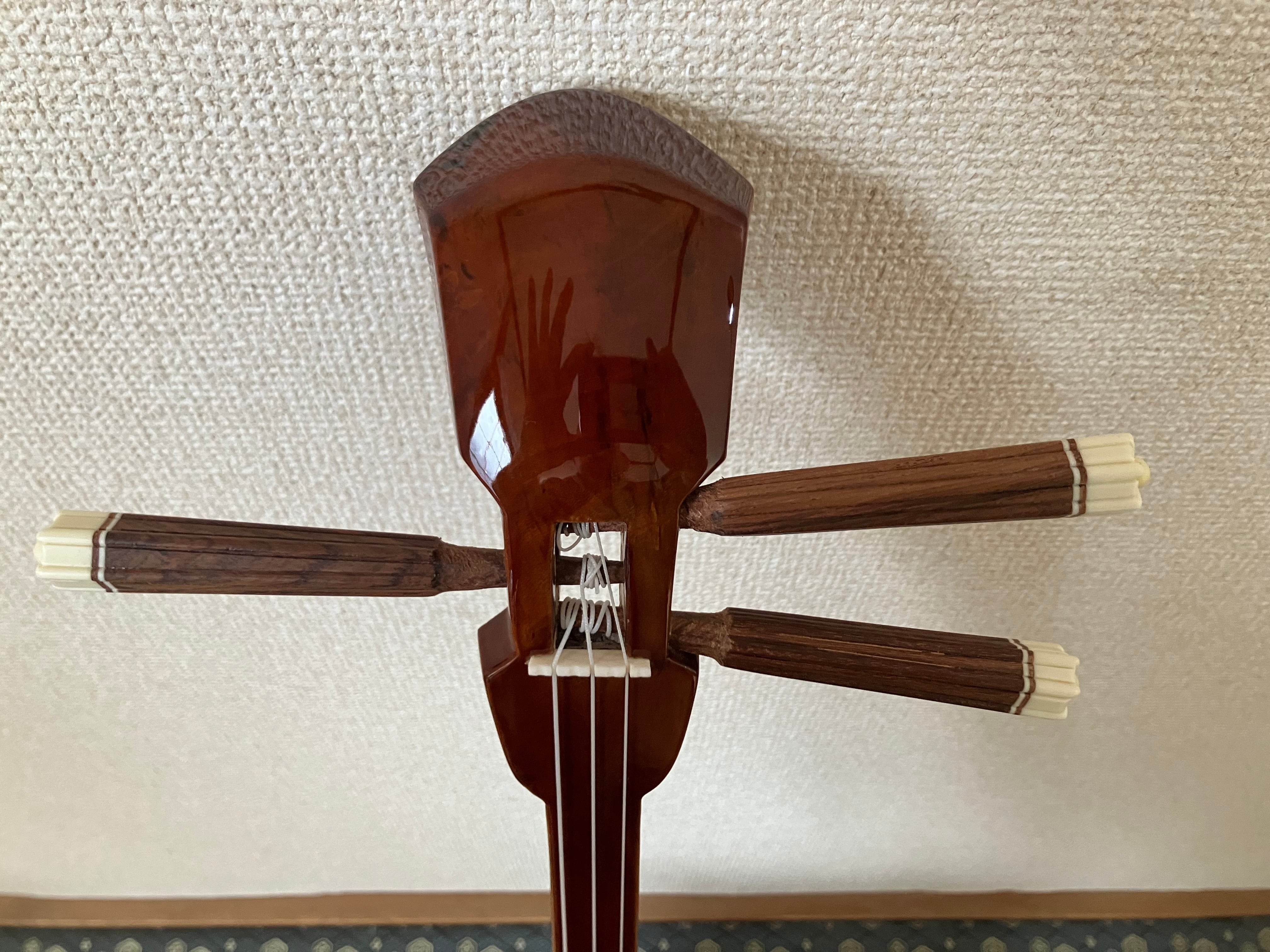 名工上原良光作 ヤンバルユシ木マカビ型 スンチ仕上げ | クオレ三線