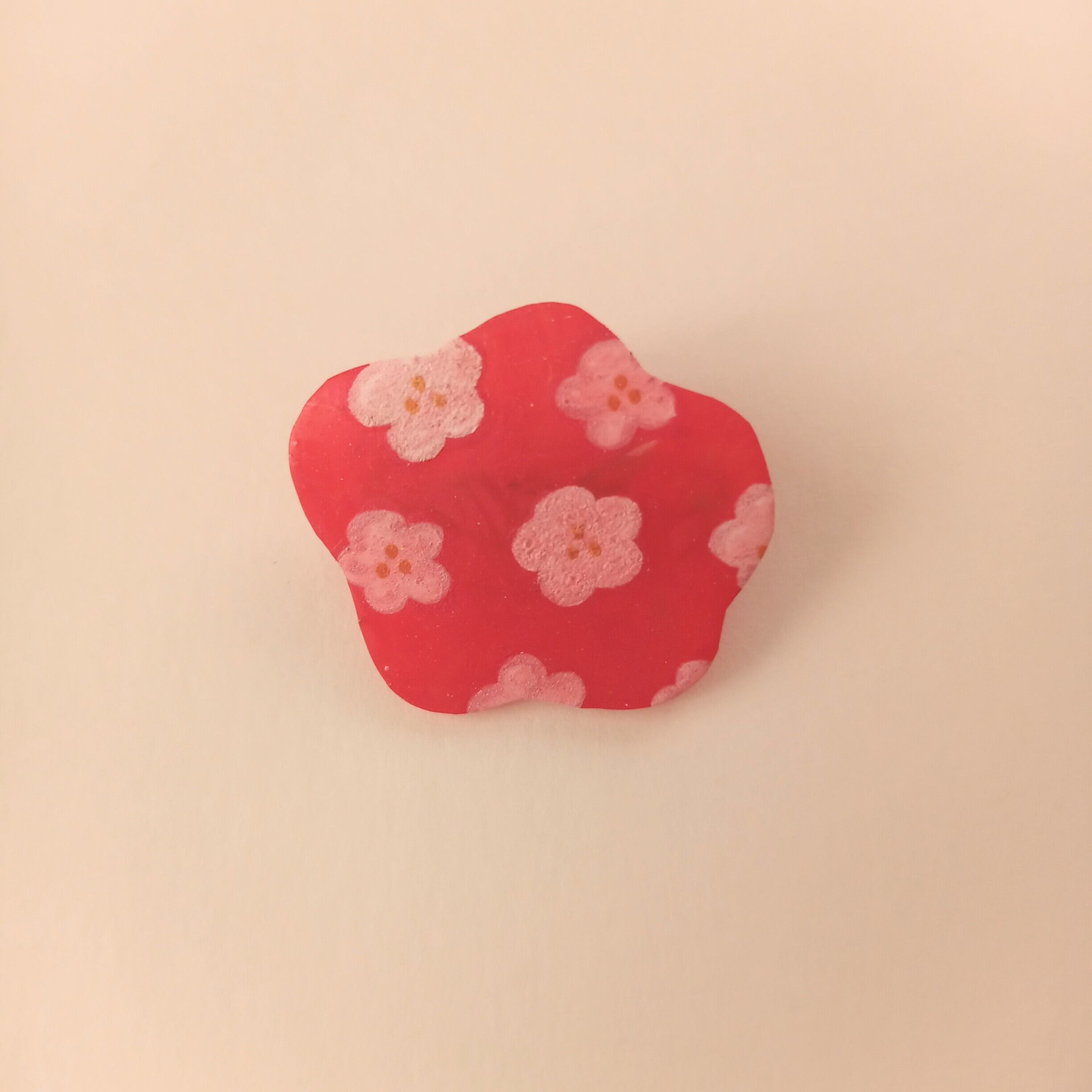 ヘンテコ　ブローチ　「うめ」