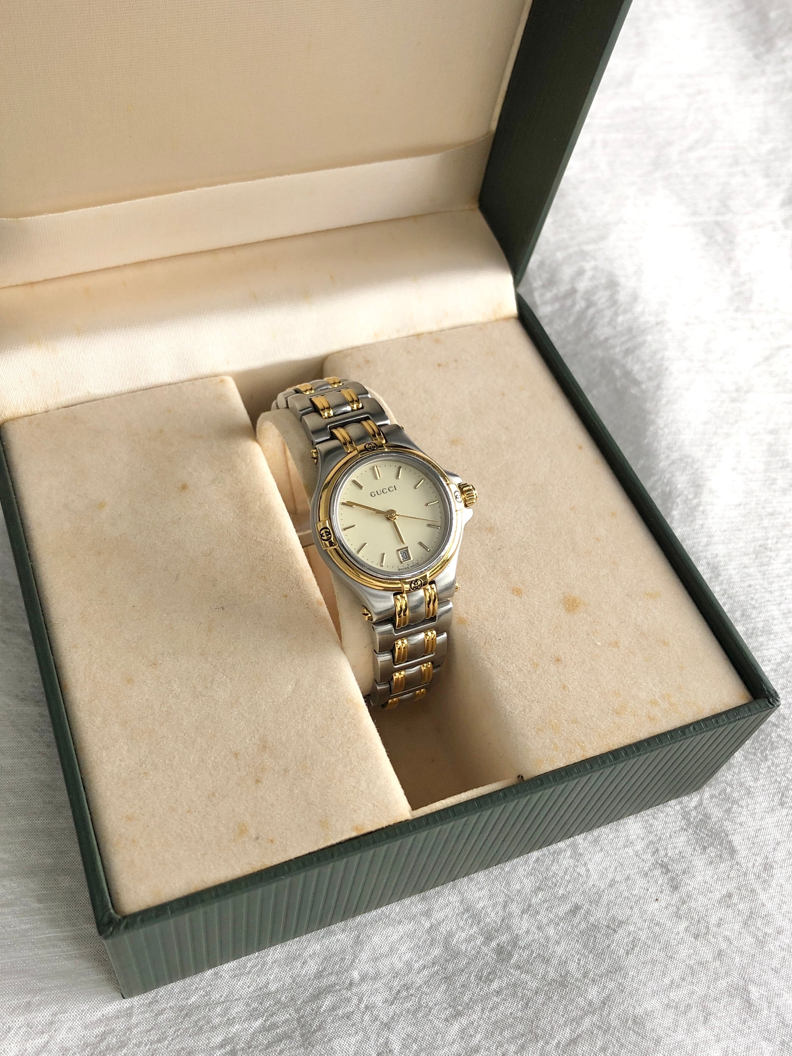 GUCCI グッチ 腕時計 ゴールド シルバー ステンレススチール クウォーツ 9040L vintage ヴィンテージ オールド 7jggkd