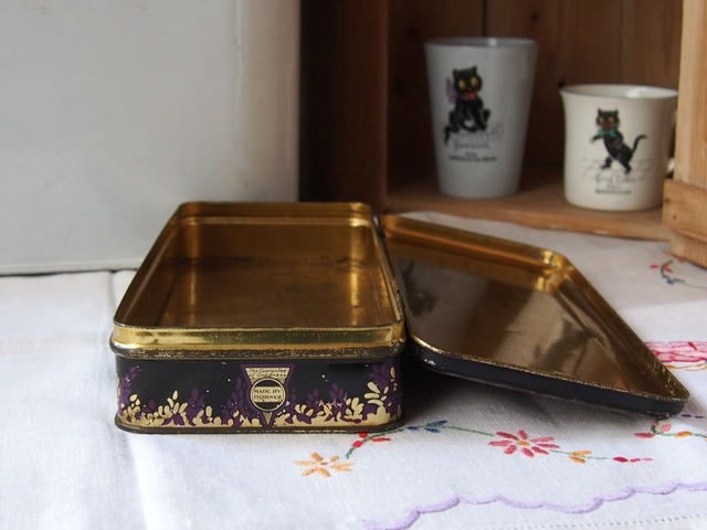 イギリスアンティーク　キャンディー缶　ひつじ柄のティン缶
