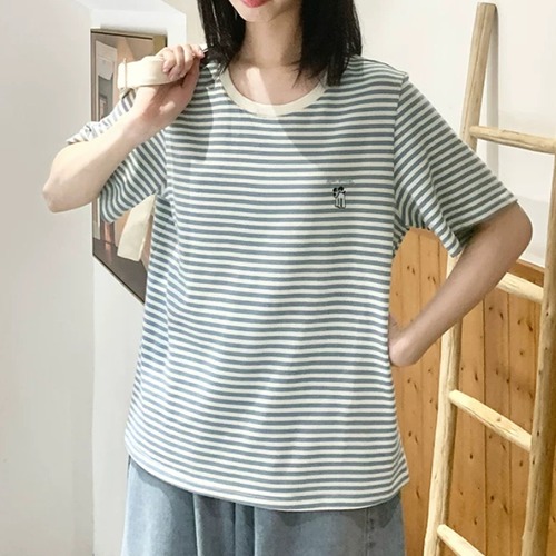 ボーダー柄ワンポイント刺繍トップス ・12025