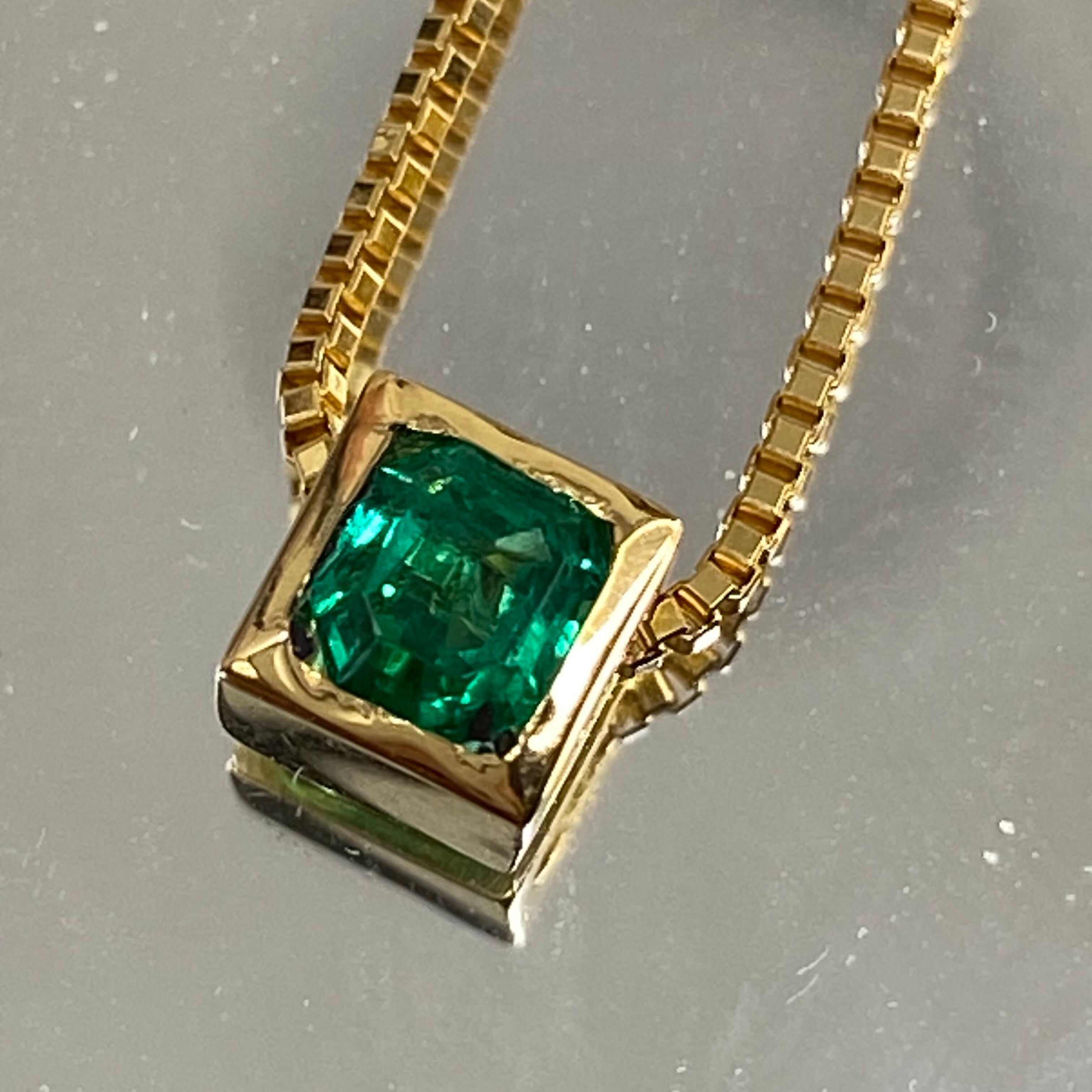 k18YG AU750 18金　天然エメラルド　0.23ct ネックレス