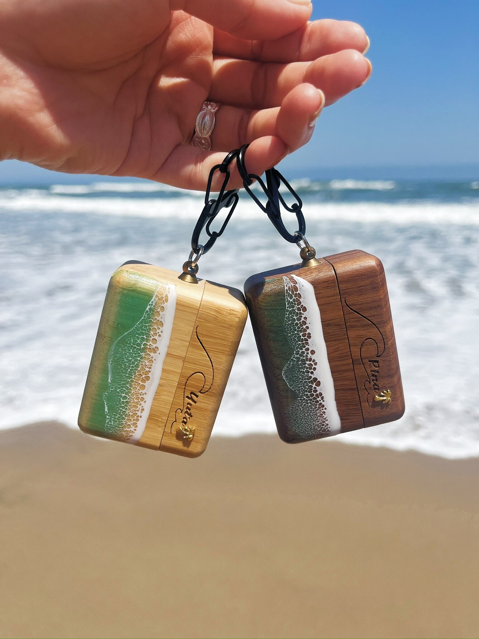 ロイツモト　Roy TSUMOTO 木製ジュエリーケース　ハワイ　ハンドクラフト AirPods Pro,第3世代 wood case/wavy(wood×resin) | ALOHA GLASS