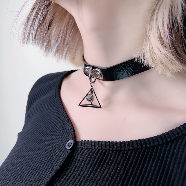 PU LEATHER TRIANGLE CHOKER