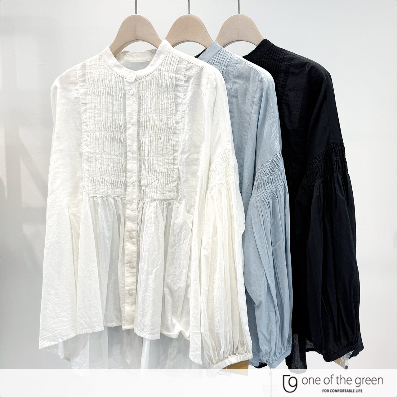 One of the green ピンタックシャツブラウス 21C1631 ホワイト/サックス/ブラック